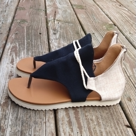 Sandals - Picture 3 of 3